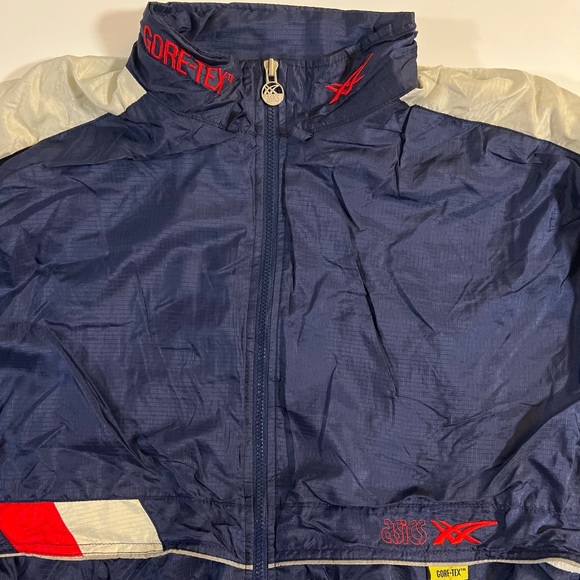 ASICS Gore-Tex running jacket - Picture 2 of 9